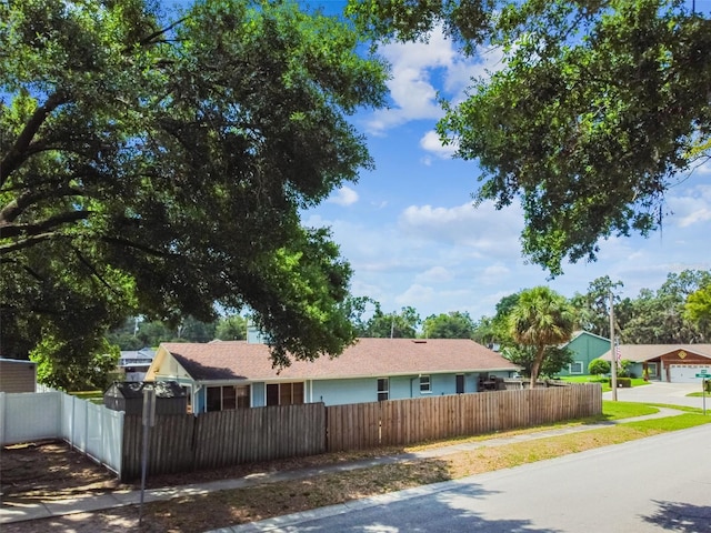 509 Stone Dr, Brandon, FL 33510 - view of front of property featuring a fenced front yard