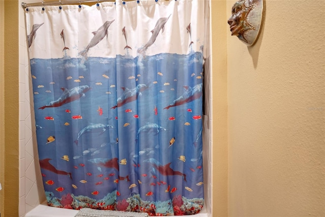 7246 Gaberia Rd, New Port Richey, FL 34655 - bathroom featuring curtained shower and a textured wall
