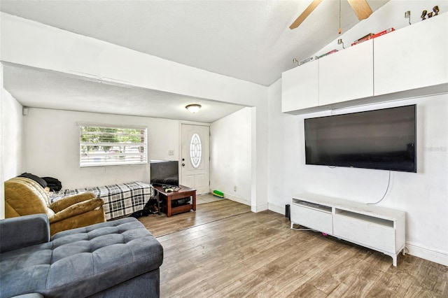 1420 W Rambla St, Tampa, FL 33612 - living room with lofted ceiling, ceiling fan, light wood finished floors, baseboards, and a textured ceiling