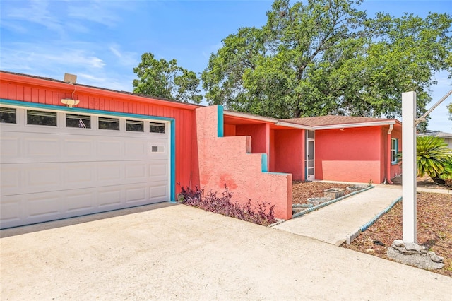 603 Royal Crest Dr, Brandon, FL 33511 - mid-century modern home featuring a garage and driveway