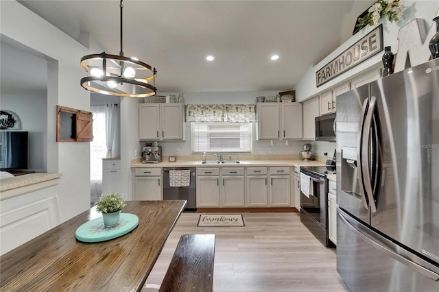 10449 Hunters Haven Blvd, Riverview, FL 33578 - kitchen with stainless steel appliances, a sink, a chandelier, light countertops, and recessed lighting