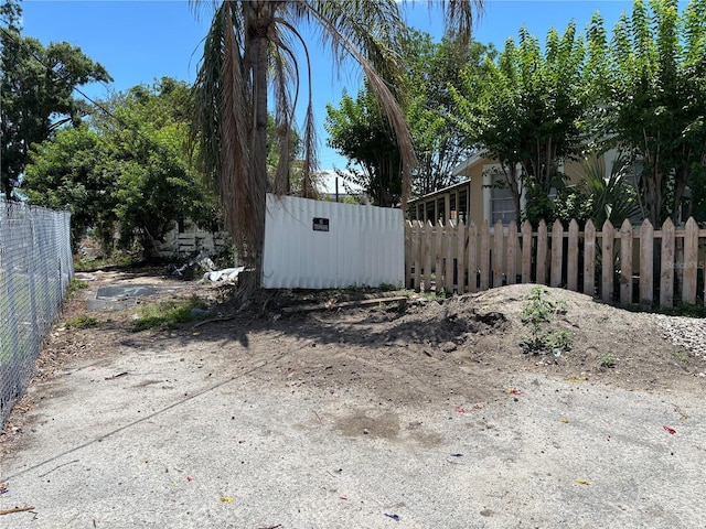 4213 W Cayuga St, Tampa, FL 33614 - view of yard