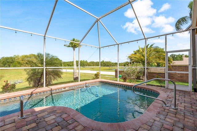 800 Belted Kingfisher Dr S, Palm Harbor, FL 34683 - swimming pool featuring a patio area and a lanai