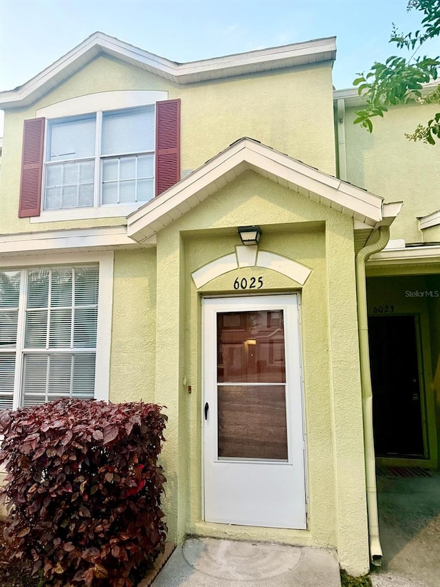 6025 Osprey Lake Cir, Riverview, FL 33578 - doorway to property featuring stucco siding