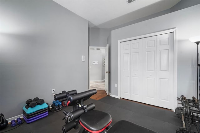 2903 Manor Ridge Pl, Valrico, FL 33596 - exercise room with baseboards