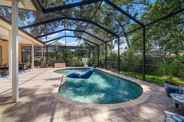 2903 Manor Ridge Pl, Valrico, FL 33596 - view of pool with a patio, ceiling fan, a lanai, and a hot tub