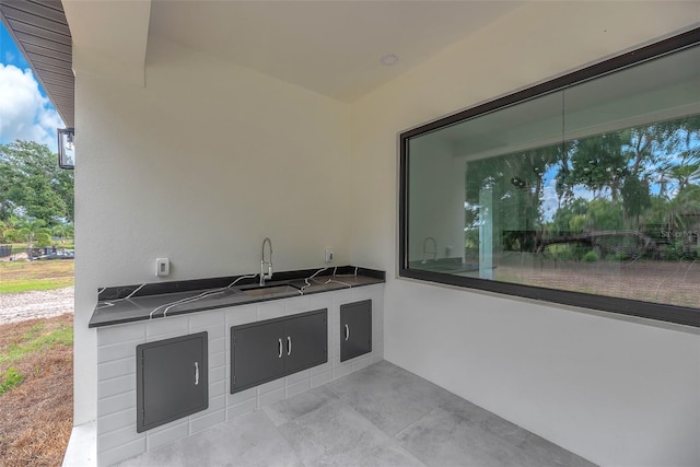 11921 Fort King Hwy, Thonotosassa, FL 33592 - view of patio featuring a sink and exterior kitchen