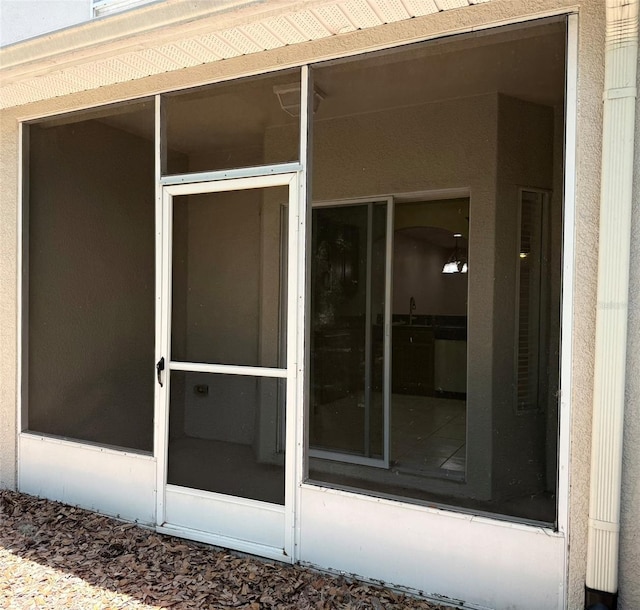 15922 Fishhawk Creek Ln, Lithia, FL 33547 - doorway to property with a sink