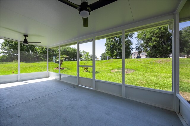 14384 NW 160th Ln, Alachua, FL 32615 - unfurnished sunroom featuring a ceiling fan
