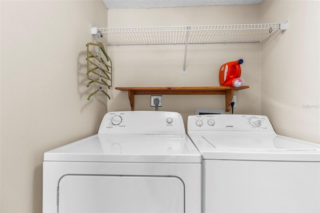 10511 Waterview Ct Unit 10511, Tampa, FL 33615 - laundry room featuring washer and dryer