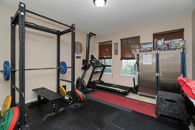 7001 Interbay Blvd Unit 242, Tampa, FL 33616 - workout area with baseboards