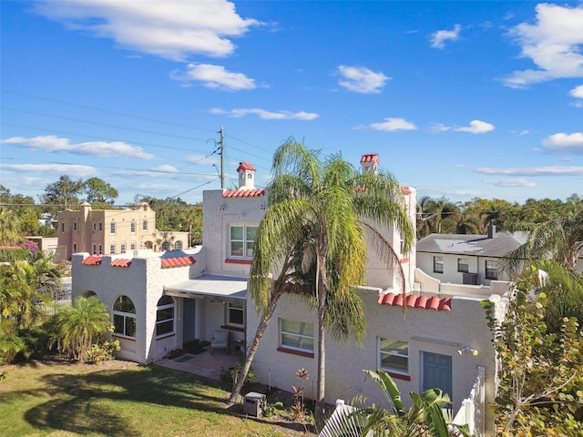 1020 38th Ave N, Saint Petersburg, FL 33704 - view of front facade featuring stucco siding, a patio area, and a chimney
