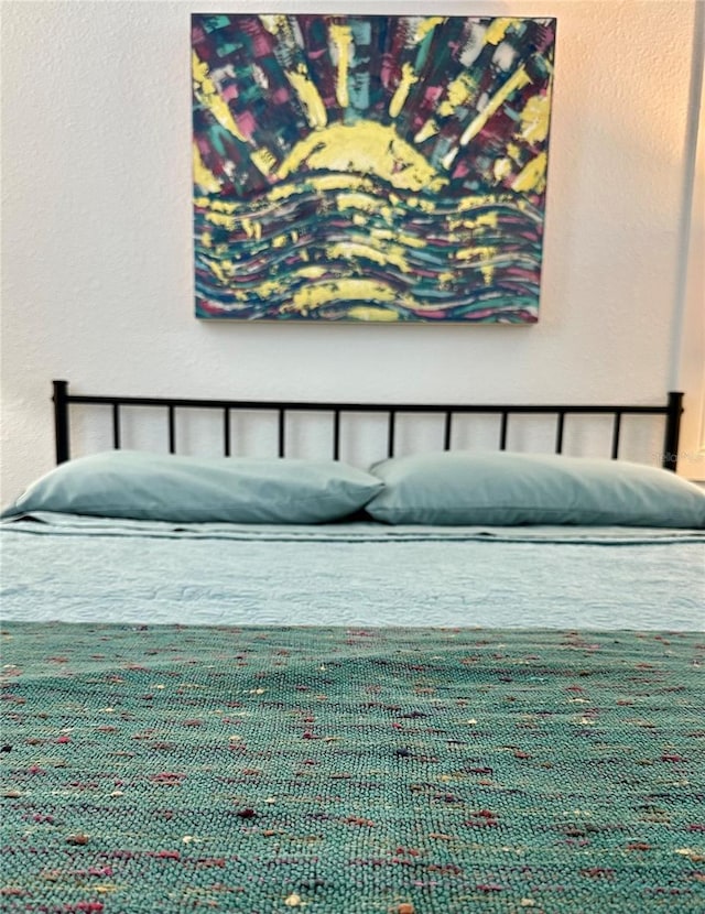 1020 38th Ave N, Saint Petersburg, FL 33704 - bedroom featuring a textured wall