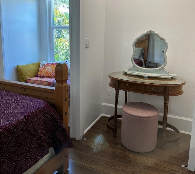 1020 38th Ave N, Saint Petersburg, FL 33704 - bedroom with wood finished floors and baseboards