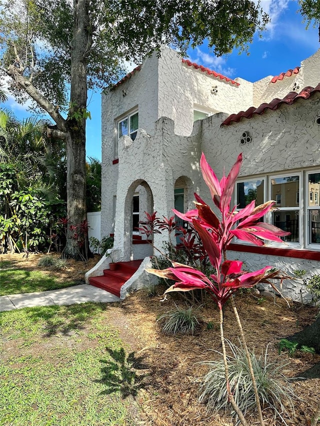 1020 38th Ave N, Saint Petersburg, FL 33704 - view of front of property with stucco siding