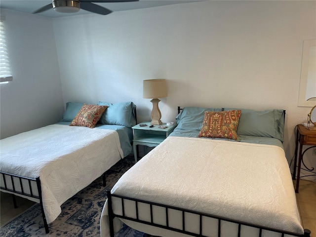 1020 38th Ave N, Saint Petersburg, FL 33704 - view of tiled bedroom