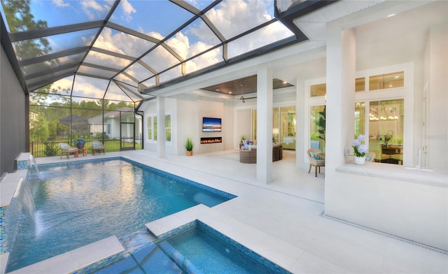 256 Stirling Bridge Dr, Ormond Beach, FL 32174 - swimming pool with a patio area and an in-ground hot tub