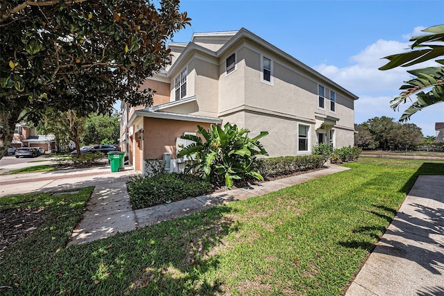 2542 Glenrise Pl, Wesley Chapel, FL 33544 - view of side of home with stucco siding and a lawn