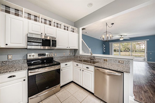 2542 Glenrise Pl, Wesley Chapel, FL 33544 - kitchen featuring appliances with stainless steel finishes, a sink, a peninsula, and white cabinetry