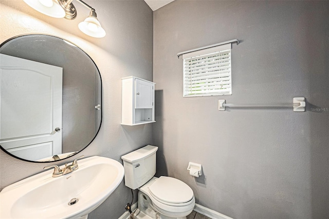 2542 Glenrise Pl, Wesley Chapel, FL 33544 - half bath featuring a sink, toilet, and baseboards
