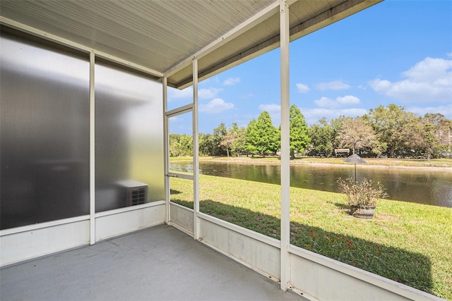 2542 Glenrise Pl, Wesley Chapel, FL 33544 - unfurnished sunroom featuring a water view and view of wooded area