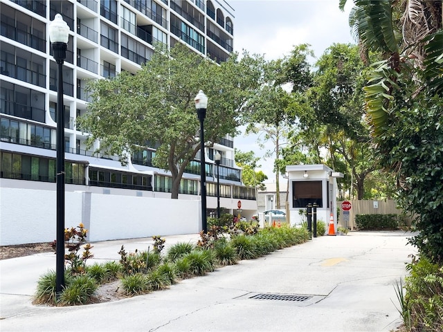 3211 W Swann Ave Unit 605, Tampa, FL 33609 - view of apartment building / complex