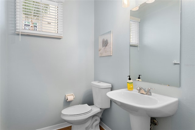501 Knights Run Ave Unit 5103, Tampa, FL 33602 - bathroom with toilet, baseboards, and a sink