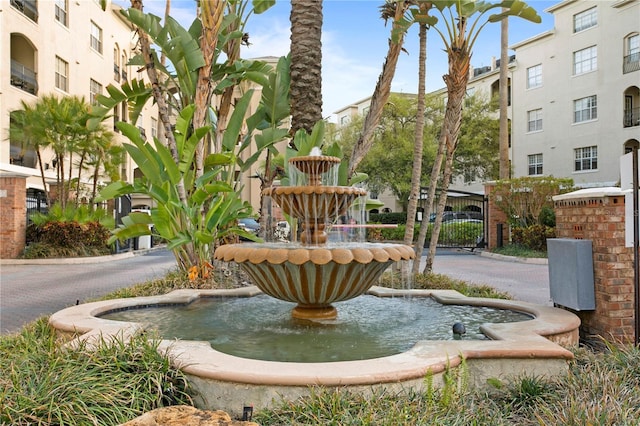 501 Knights Run Ave Unit 5103, Tampa, FL 33602 - surrounding community featuring a garden pond