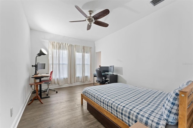 2911 N Jefferson St, Tampa, FL 33602 - bedroom with an office area, wood finished floors, baseboards, and a ceiling fan