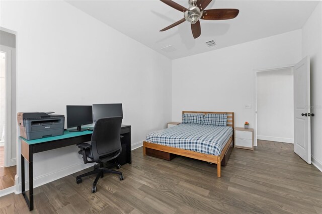 2911 N Jefferson St, Tampa, FL 33602 - bedroom featuring wood finished floors, an office area, baseboards, and ceiling fan