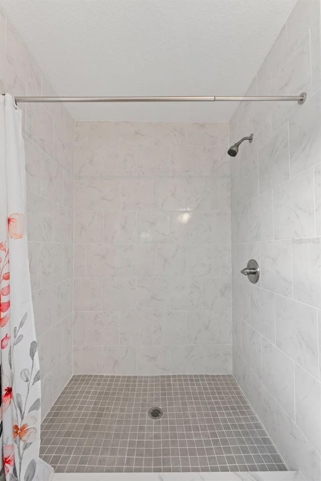 2911 N Jefferson St, Tampa, FL 33602 - full bathroom with tiled shower
