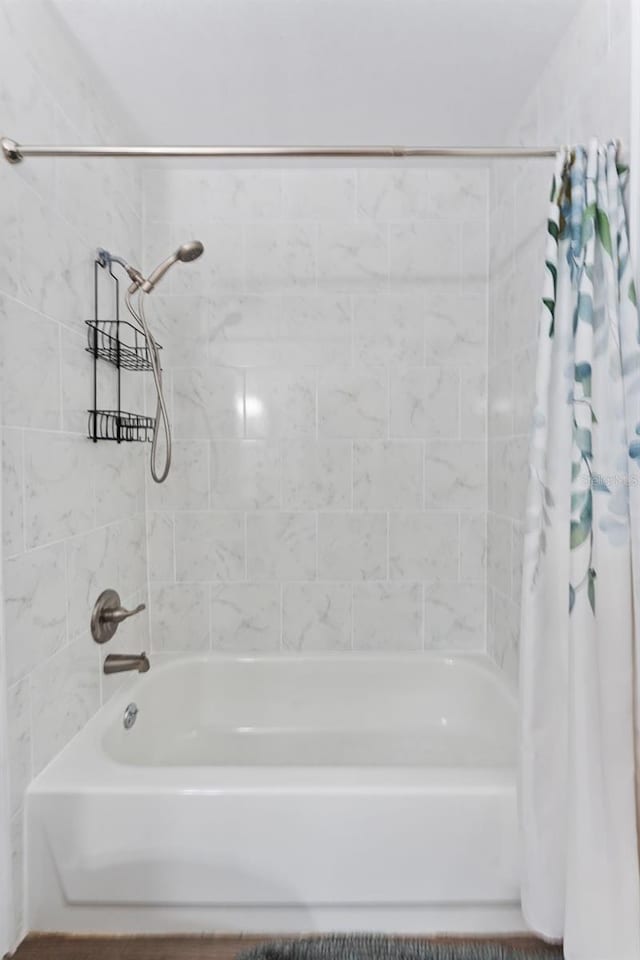 2911 N Jefferson St, Tampa, FL 33602 - bathroom featuring shower / bath combo