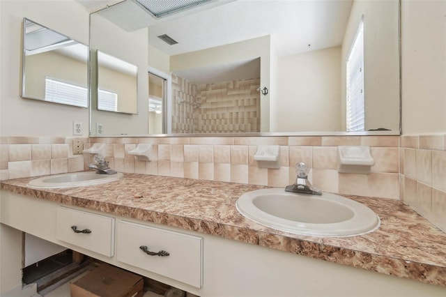 6322 Cocoa Ln, Apollo Beach, FL 33572 - full bath with decorative backsplash and double vanity