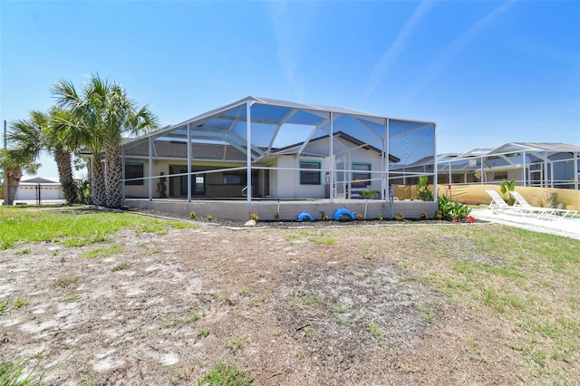 6322 Cocoa Ln, Apollo Beach, FL 33572 - back of house with glass enclosure