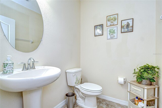 2723 Garden Falls Dr, Brandon, FL 33511 - half bathroom featuring toilet, baseboards, and a sink