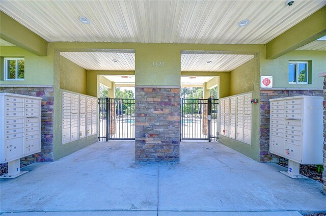 2723 Garden Falls Dr, Brandon, FL 33511 - surrounding community featuring mail area