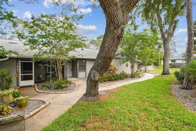 39650 US Highway 19 N Unit 143, Tarpon Springs, FL 34689 - view of green lawn