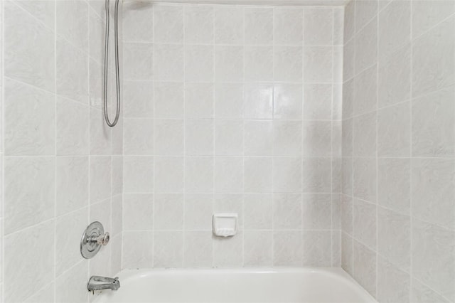 39650 US Highway 19 N Unit 143, Tarpon Springs, FL 34689 - full bath with washtub / shower combination
