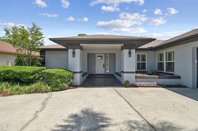 14170 Fennsbury Dr, Tampa, FL 33624 - view of front facade with stucco siding