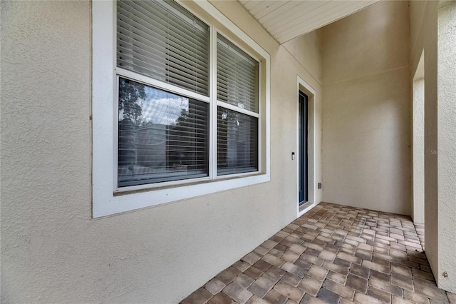 property entrance featuring stucco siding