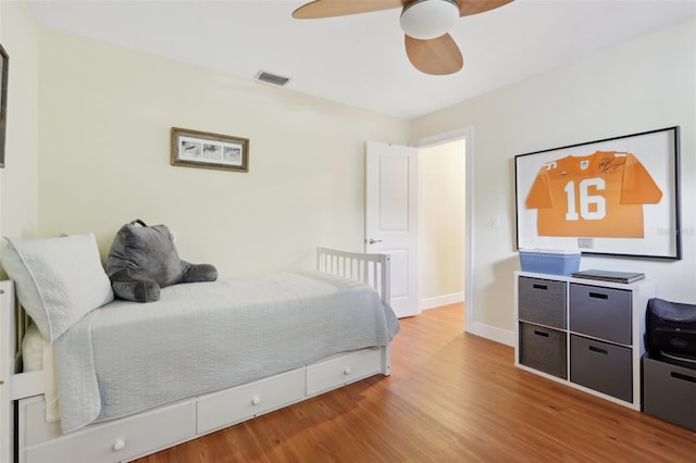 71 Flamingo Cir, Safety Harbor, FL 34695 - bedroom featuring wood finished floors, baseboards, and a ceiling fan