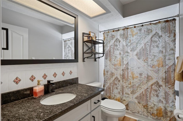1854 S Overview Dr, Lecanto, FL 34461 - bathroom featuring toilet, vanity, and curtained shower