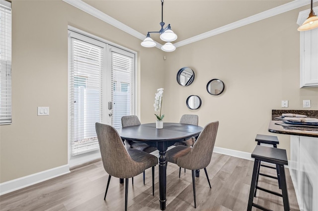 215 S Westland Ave Unit 3, Tampa, FL 33606 - dining area with ornamental molding, light wood-style floors, plenty of natural light, and baseboards