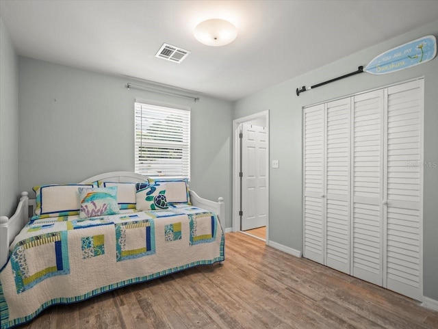 4005 W Coachman Ave, Tampa, FL 33611 - bedroom featuring wood finished floors, baseboards, and a closet