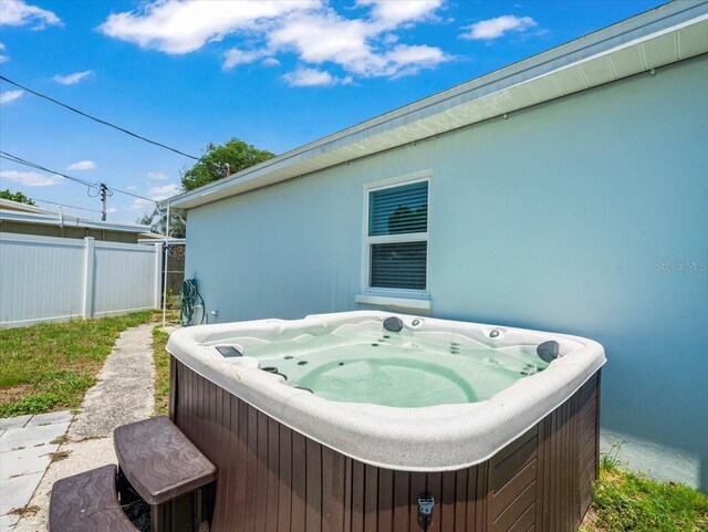 4005 W Coachman Ave, Tampa, FL 33611 - view of patio / terrace featuring a hot tub