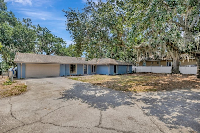 525 Gornto Lake Rd, Brandon, FL 33510 - ranch-style home featuring a garage and driveway