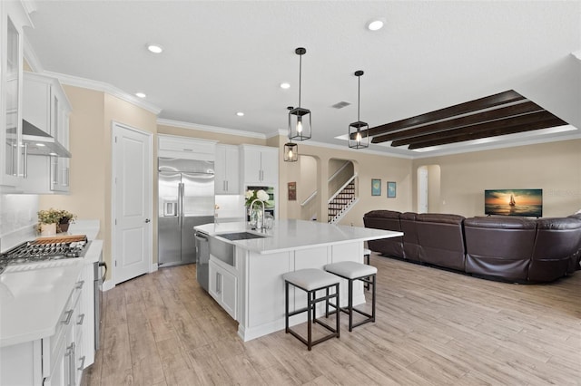 6154 Marsh Trail Dr, Odessa, FL 33556 - kitchen featuring stainless steel appliances, arched walkways, a sink, crown molding, and light wood finished floors