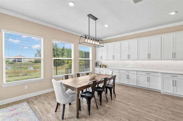 6154 Marsh Trail Dr, Odessa, FL 33556 - dining space featuring light wood finished floors, crown molding, baseboards, a textured ceiling, and recessed lighting
