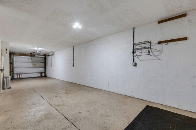 9013 White Sage Loop, Lakewood Ranch, FL 34202 - garage featuring concrete block wall