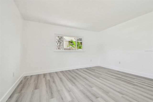695 Sunset Dr, Tarpon Springs, FL 34689 - unfurnished room featuring light wood finished floors and baseboards